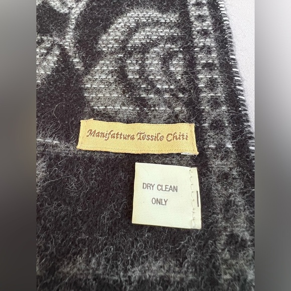 Manifattura Tessile Chiti Products for Sale up to 90% Off  Italian Acrylic Throw Wrap Scarf 76”X30” Manifattura Tessile‎ Chiti Black Gray